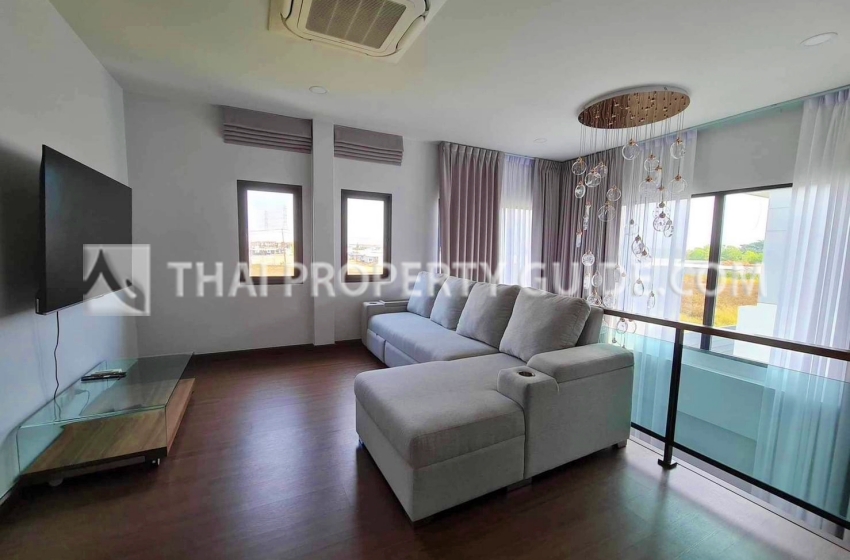 House with Shared Pool in Bangnatrad 